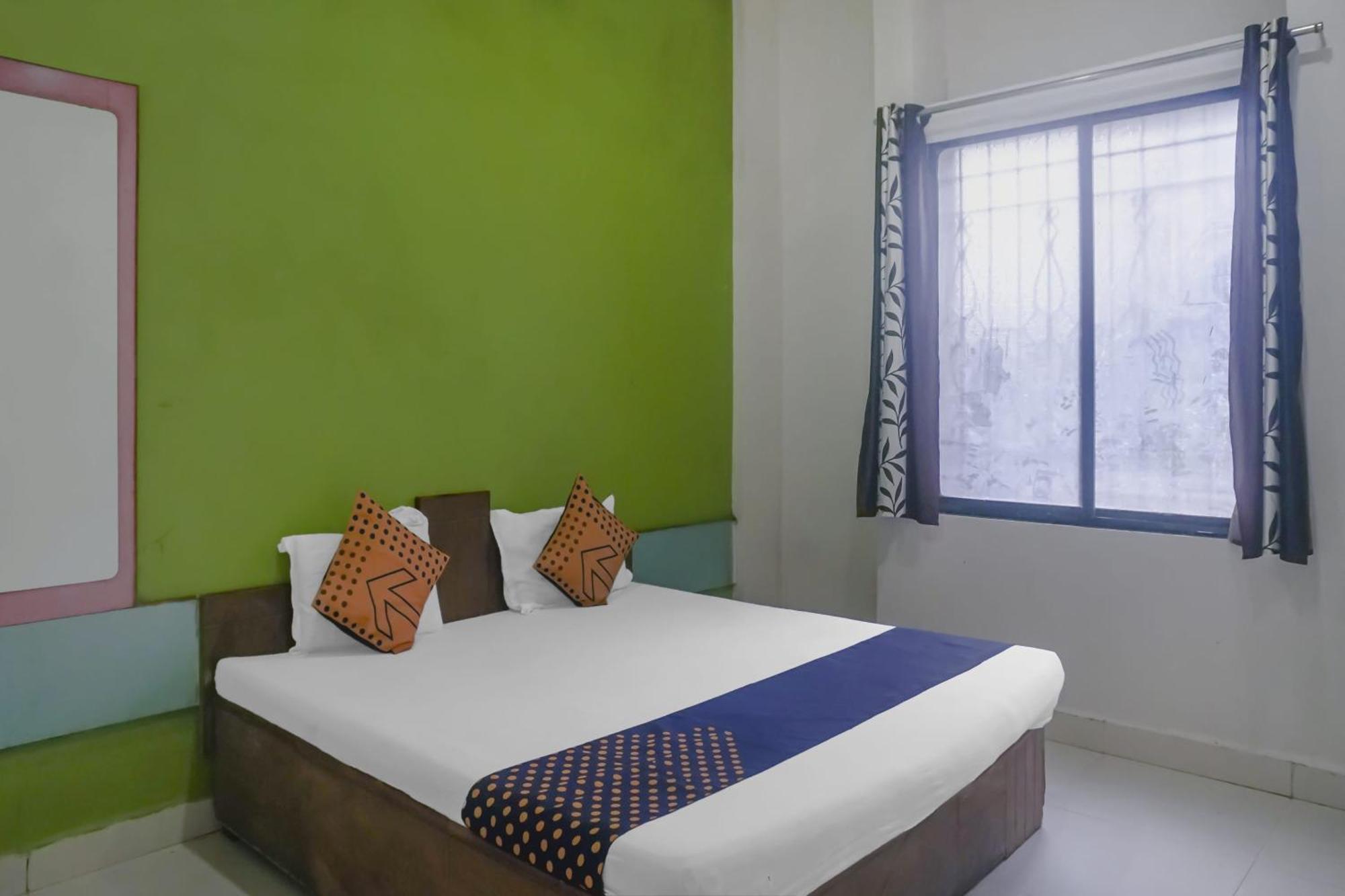 Hotel O Peacock Lodging Kharakvasla Exterior photo